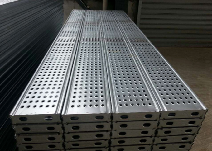 Tablones de acero de plata durables del andamio longitud de 730 - 3070 milímetros 6 años de vida