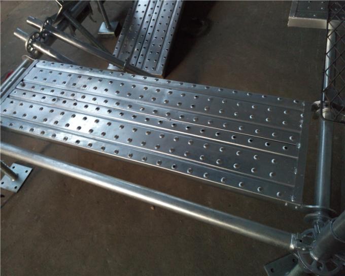 Prolongación del andén perforada de aluminio suspendida tablones de acero de la cubierta del metal del andamio del metal
